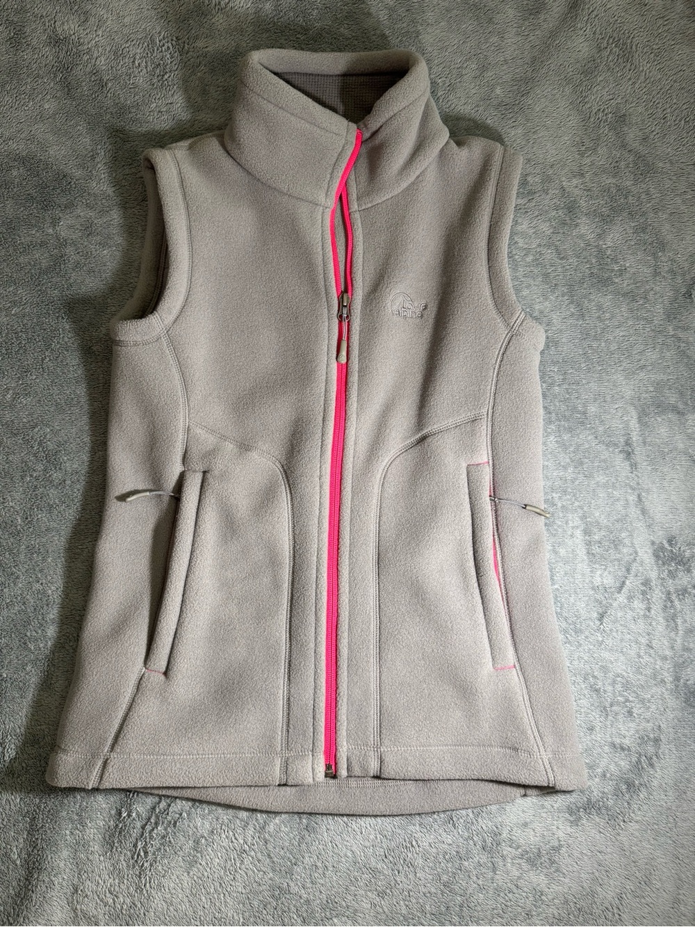 Low Alpine Women’s Light Gray Fleece Vest with Pink Trim XS Logo on Chest/Back